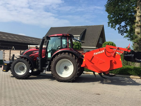 Valtra T214 en Farmax LRG-D 280